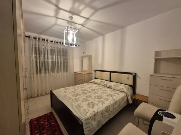 Tirane, jepet me qera apartament 1+1 , 70 m² 500 € (vasil shanto)