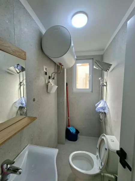 Jepet Me Qira : Shtëpi Private / Me Oborr të madhë 1+1 (📍Vilat Gjermane)