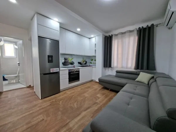 Jepet Me Qira : Shtëpi Private / Me Oborr të madhë 1+1 (📍Vilat Gjermane)