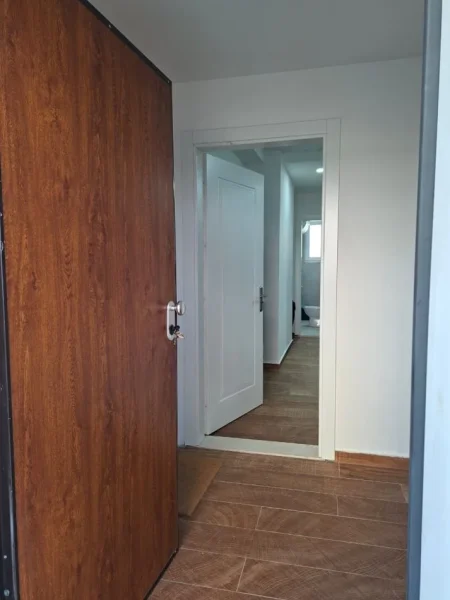 Jepet Me Qira : Shtëpi Private / Me Oborr të madhë 1+1 (📍Vilat Gjermane)