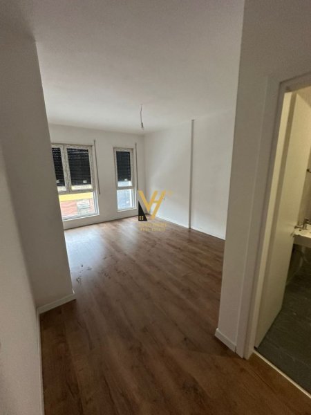 Tirane, jepet me qera zyre Kati 0, 110 m² 850 € (5 MAJI)