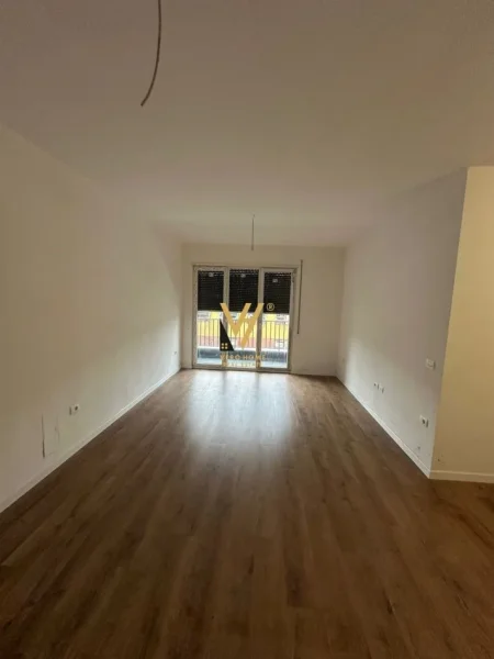 Tirane, jepet me qera zyre Kati 0, 110 m² 850 € (5 MAJI)