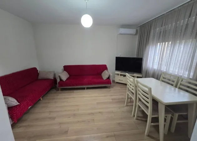 Tirane, jepet me qera apartament 1+1 Kati 3, 450 € (Porcelan, tek UET)