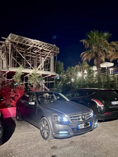 Tirane, shitet makine mercedes Nafte, gri metalizato automatik Kondicioner 190.000 km 9.300 €