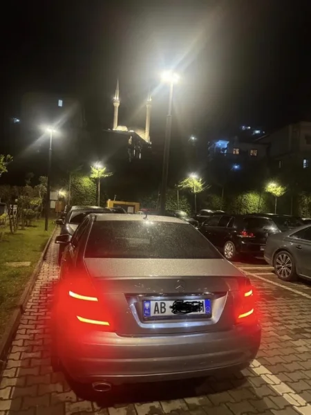 Tirane, shitet makine mercedes Nafte, gri metalizato automatik Kondicioner 190.000 km 9.300 €