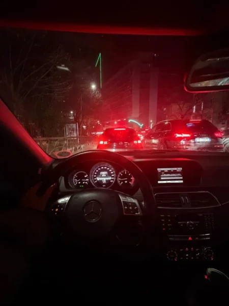 Tirane, shitet makine mercedes Nafte, gri metalizato automatik Kondicioner 190.000 km 9.300 €