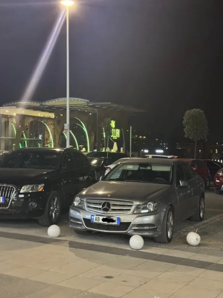 Tirane, shitet makine mercedes Nafte, gri metalizato automatik Kondicioner 190.000 km 9.300 €