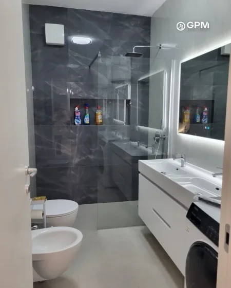 🏙 2+1 me qira – Qendër Tiranë | 9-Katëshet ,Kati 5, 83 m²