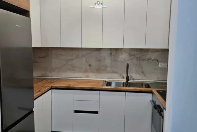 Tirane, jepet me qera apartament 2+1 Kati 1, 94 m² 520 € (Rruga Gryka e Kacanikut)