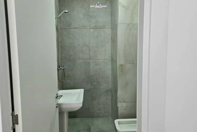 Tirane, jepet me qera apartament 2+1 Kati 1, 94 m² 520 € (Rruga Gryka e Kacanikut)