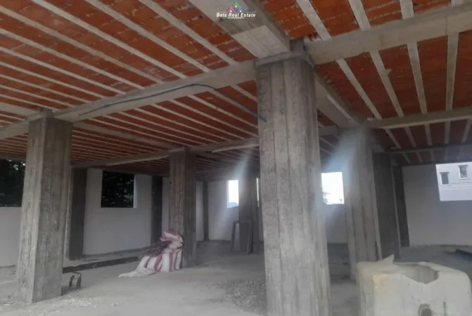 Durres, jepet me qera magazine Kati 1, 3.000 m² 2.500 € (Durres)