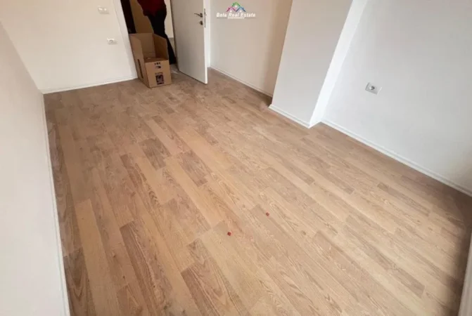 Tirane, jepet me qera zyre Kati 3, 103 m² 500 € (Rruga e Barrikadave)