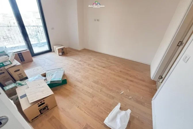 Tirane, jepet me qera zyre Kati 3, 103 m² 500 € (Rruga e Barrikadave)