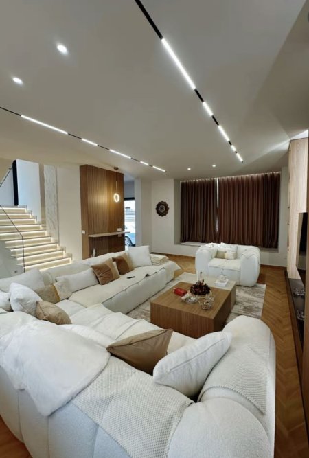 Jepet Vile luksoze me qera ne Farke  , 225 m² 3.800 € (Farke)