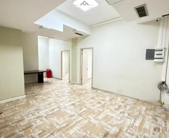 Tirane, jepet me qera zyre Kati 2, 200 m² 3.140 € (Rruga e Dibres)