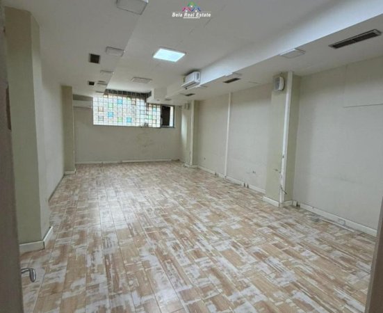 Tirane, jepet me qera zyre Kati 2, 200 m² 3.140 € (Rruga e Dibres)