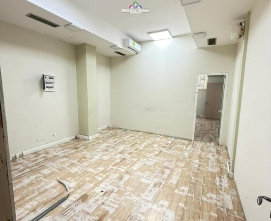 Tirane, jepet me qera zyre Kati 2, 200 m² 3.140 € (Rruga e Dibres)