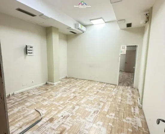 Tirane, jepet me qera zyre Kati 2, 200 m² 3.140 € (Rruga e Dibres)