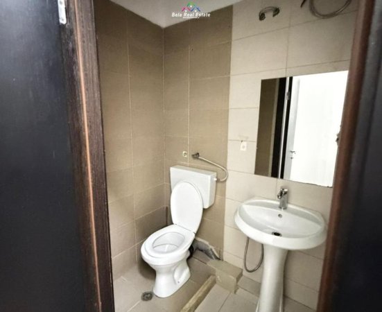 Tirane, jepet me qera zyre Kati 2, 200 m² 3.140 € (Rruga e Dibres)