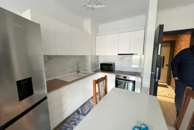 Tirane, jepet me qera apartament 1+1 , 70 m² 625 € (Rruga e Kavajes)