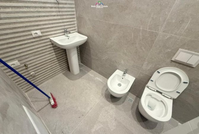 Tirane, jepet me qera zyre Kati 6, 60 m² 700 € (Rruga Viktor Eftimiu)