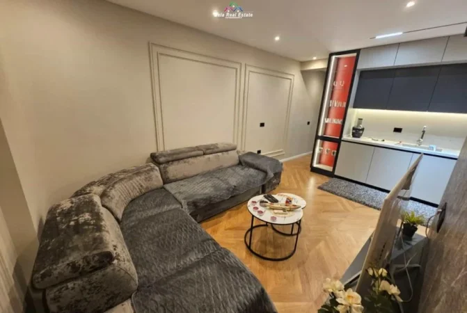 Tirane, jepet me qera apartament 1+1+Ballkon Kati 1, 72 m² 830 € (kodra e diellit 1)