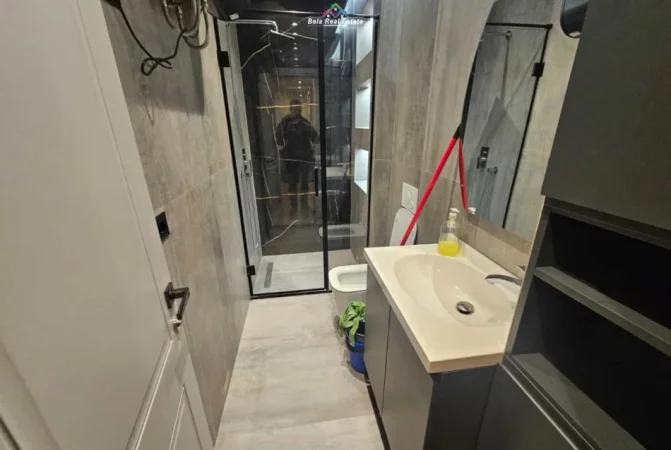 Tirane, jepet me qera apartament 1+1+Ballkon Kati 1, 72 m² 830 € (kodra e diellit 1)