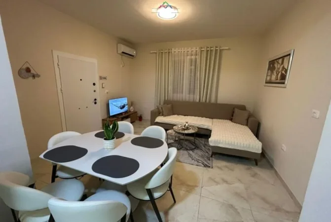 Tirane, jepet me qera Vile 1+1 Kati 1, 70 m² 625 € (Rruga e Dibres)