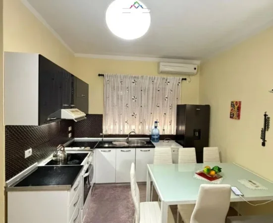 Tirane, jepet me qera Vile 2+1 Kati 2, 85 m² 620 € (Rruga Kongresi i Lushnjes)
