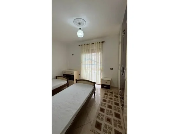 Tirane, jepet me qera apartament 2+1 Kati 3, 99 m² 700 € (Rruga e Elbasanit)