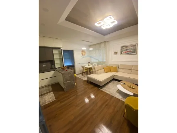 Tirane, shitet apartament 2+1+2,  Kati 4, 93 m² 195.300 € (Kompleksi FZ, Liqeni i Thatë)