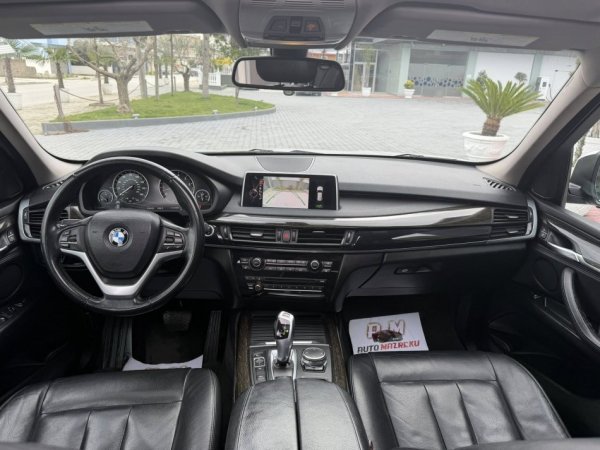 Fier, shes makine BMW X5-3.5i-3.0 BENZIN (PA TAKS LLUKSI)-X-DRIVER 2015-PANORAMA-13 EURO-NDERROHET-069 44 00 305 Benzin, e bardhë automatik Klima 126.000 km 13.000 €