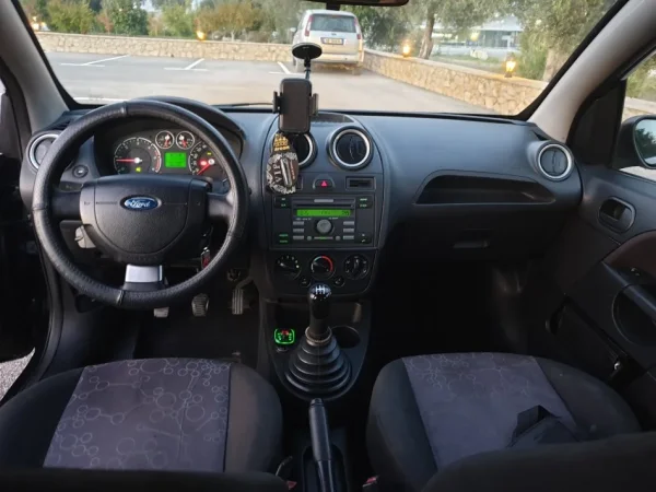 Tirane, shitet makine Ford fiesta Nafte, e zeze manuale Kondicioner 240.132 km 2.300 €