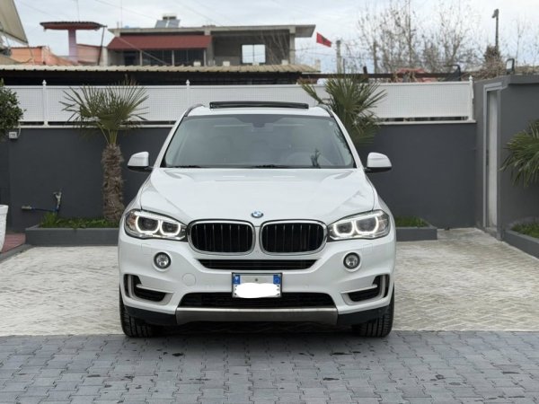 Fier, shes makine BMW X5-3.5i-3.0 BENZIN (PA TAKS LLUKSI)-X-DRIVER 2015-PANORAMA-13 EURO-NDERROHET-069 44 00 305 Benzin, e bardhë automatik Klima 126.000 km 13.000 €