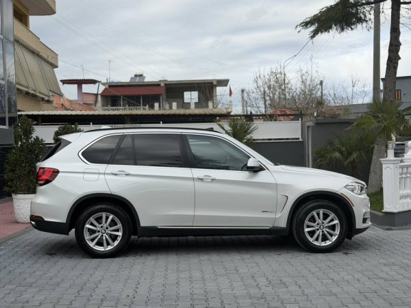 Fier, shes makine BMW X5-3.5i-3.0 BENZIN (PA TAKS LLUKSI)-X-DRIVER 2015-PANORAMA-13 EURO-NDERROHET-069 44 00 305 Benzin, e bardhë automatik Klima 126.000 km 13.000 €