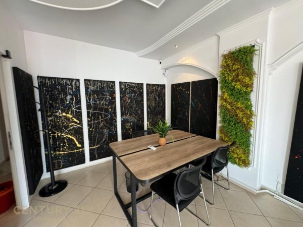 Tirane, jepet me qera zyre Kati 3, 156 m² 1.000 € (Rruga e Barrikadave)
