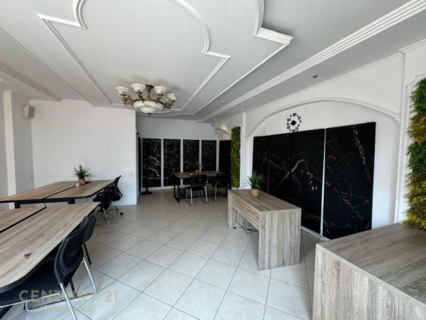 Tirane, jepet me qera zyre Kati 3, 156 m² 1.000 € (Rruga e Barrikadave)