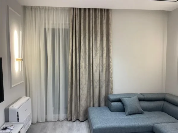 Tirane, jepet me qera apartament 2+1+Ballkon Kati 1, 120 m² 600 € (UNIVERS CITY,QTU)