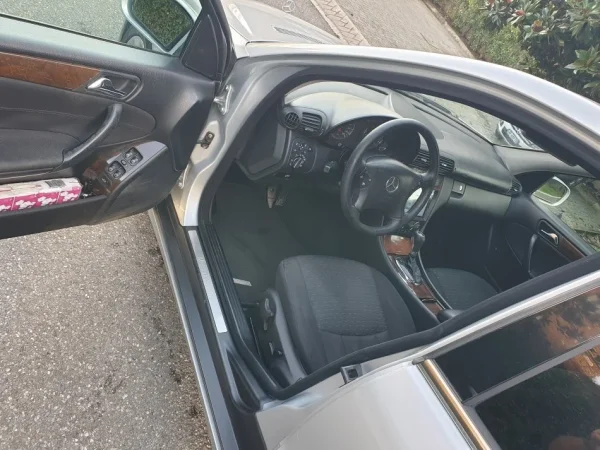 Tirane, shitet makine Mercedez benz Nafte, gri metalizato automatik Kondicioner 220.366 km 4.500 €