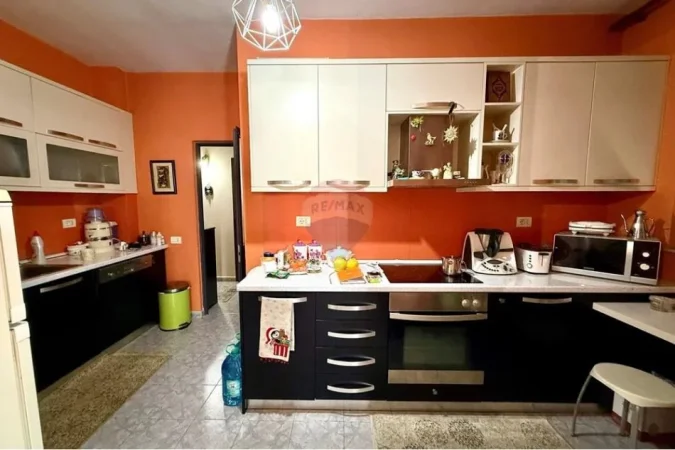 Tirane, shitet apartament 2+1+Ballkon , 111 m² 165.000 € (Rruga Ali Demi, Tiranë)