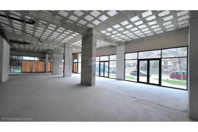 Vlore, jepet me qera ambjent biznesi Kati 0, 444 m² 4.000 € 
