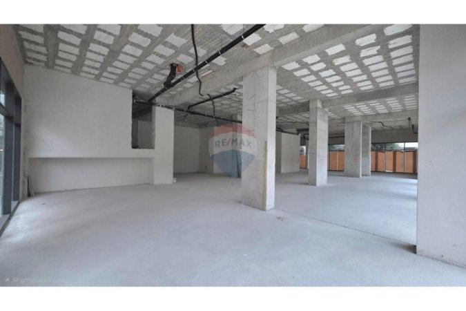 Vlore, jepet me qera ambjent biznesi Kati 0, 444 m² 4.000 € 