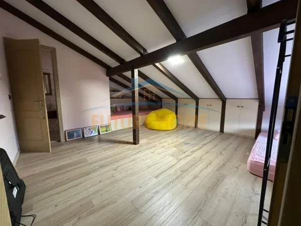 Tirane, jepet me qera Vile 2+1+Ballkon , 250 m² 1.800 € (PETRELE)