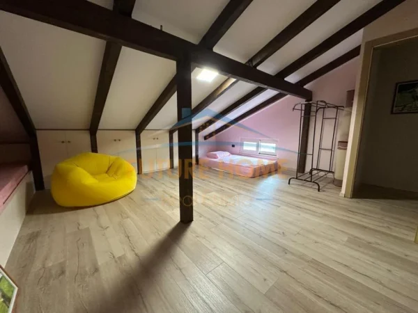 Tirane, jepet me qera Vile 2+1+Ballkon , 250 m² 1.800 € (PETRELE)