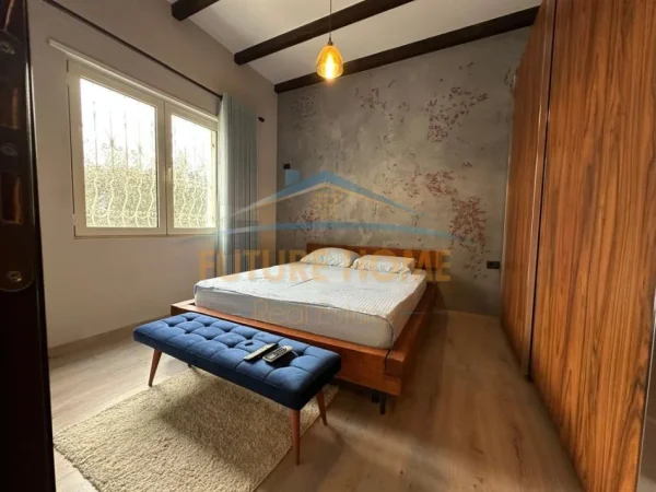 Tirane, jepet me qera Vile 2+1+Ballkon , 250 m² 1.800 € (PETRELE)