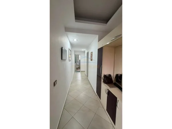 Tirane, jepet me qera apartament 2+1+Ballkon Kati 3, 99 m² 700 € 