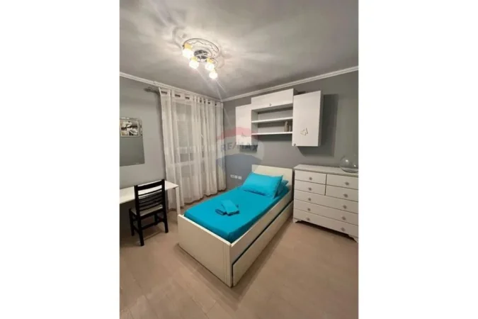 Tirane, jepet me qera apartament 2+1 Kati 4, 79 m² 700 € (Rruga Myslym Shyri)