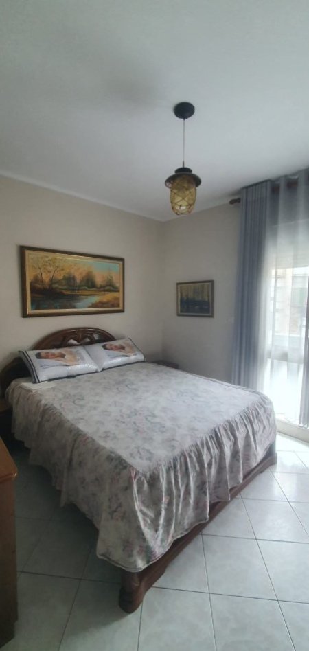 Tirane, jepet me qera apartament 2+1+Ballkon Kati 3, 100 m² 600 € (BRRYLI , PRANE KRYQEZIMIT)