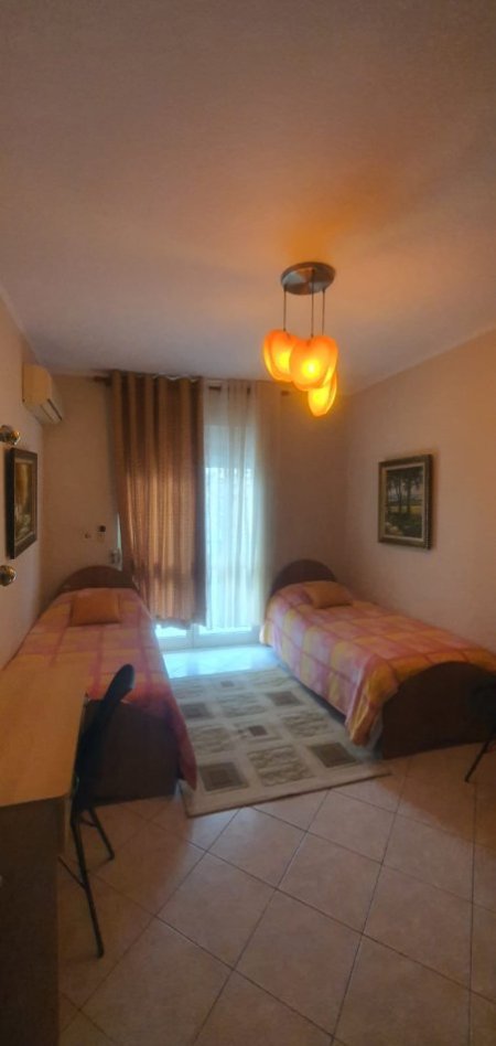 Tirane, jepet me qera apartament 2+1+Ballkon Kati 3, 100 m² 600 € (BRRYLI , PRANE KRYQEZIMIT)