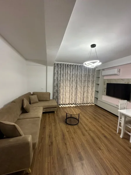 Tirane, jepet me qera apartament 1+1+ 1 post parkim Kati 2, 80 m² 700 € (Rezidenca Kodra e Diellit)